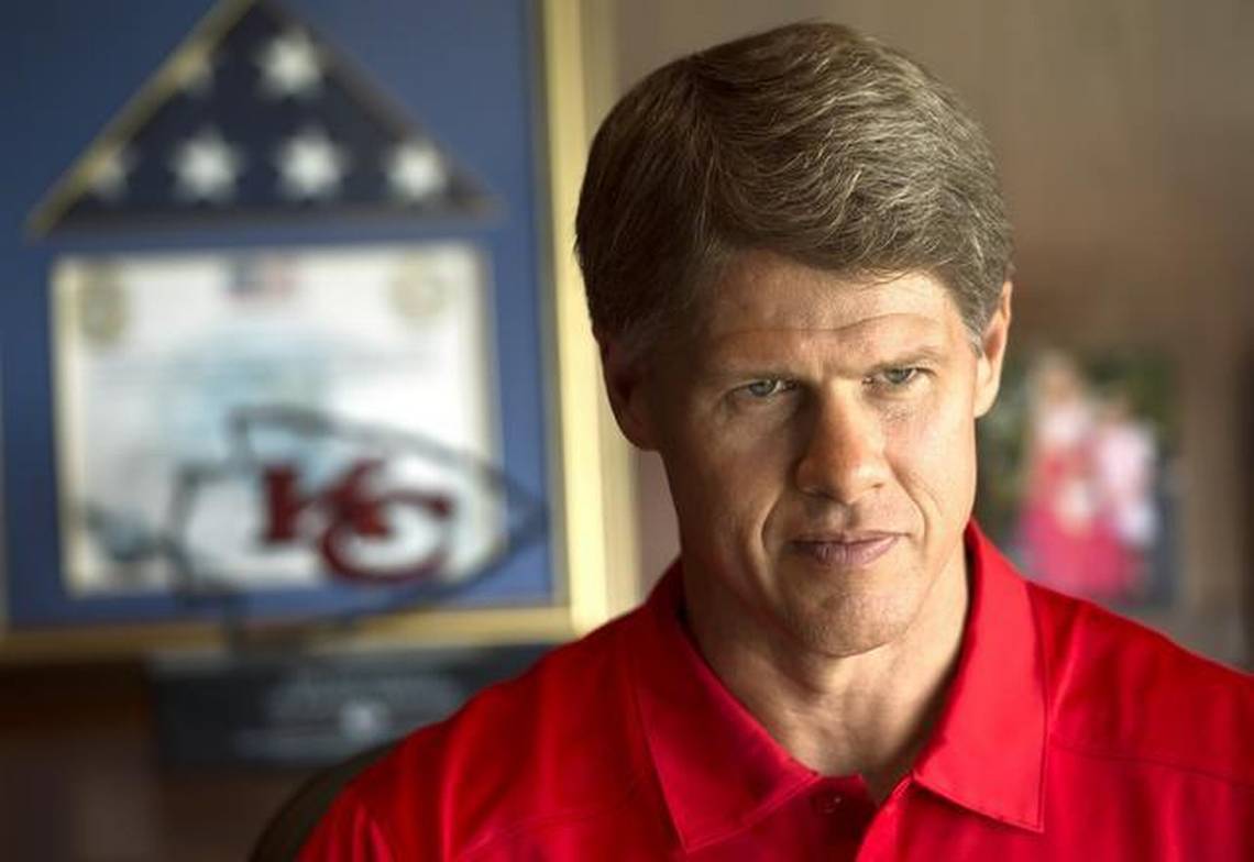 “I finally found the right woman,” Chiefs owner Clark Hunt remarries his former flame just 24 hours after finalizing his divorce.