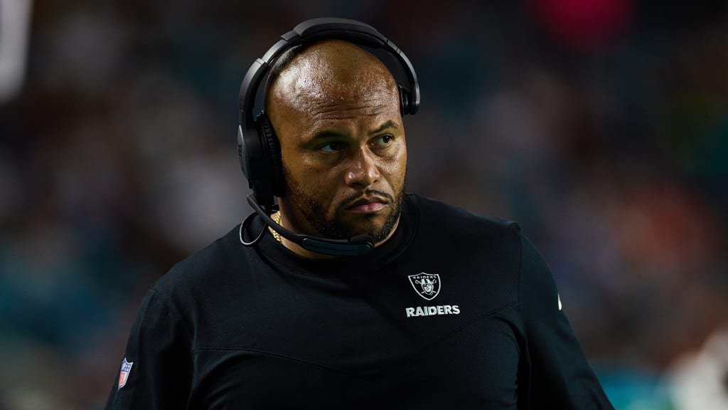 RAIDERS owner delivers the devastating news of HEAD COACH Antonio Pierce's untimely passing in a shocking and tragic update.