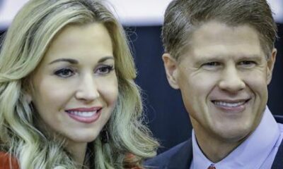 “Breaking news: Chiefs owner Clark Hunt remarries only 24 hours after finalizing divorce with ex-wife.”