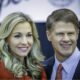 “Breaking news: Chiefs owner Clark Hunt remarries only 24 hours after finalizing divorce with ex-wife.”