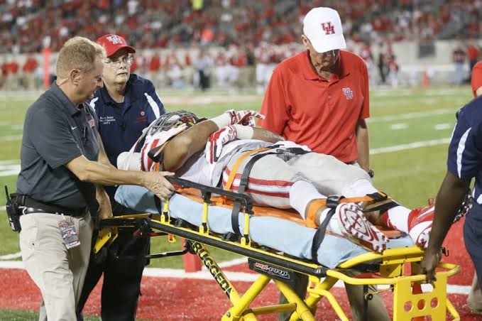 WATCH: A heartbreaking moment as Taylor breaks down in tears after Travis Kelce’s collapse on the field during the Bills vs. Chiefs game.